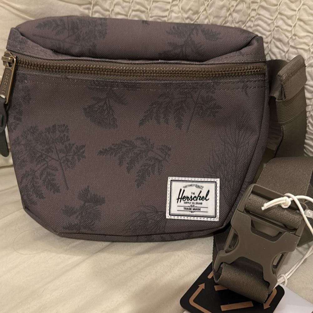 HERSCHEL SUPPLY CO Settlement Hip Pack in Terra Firma (Dk Green) NWT